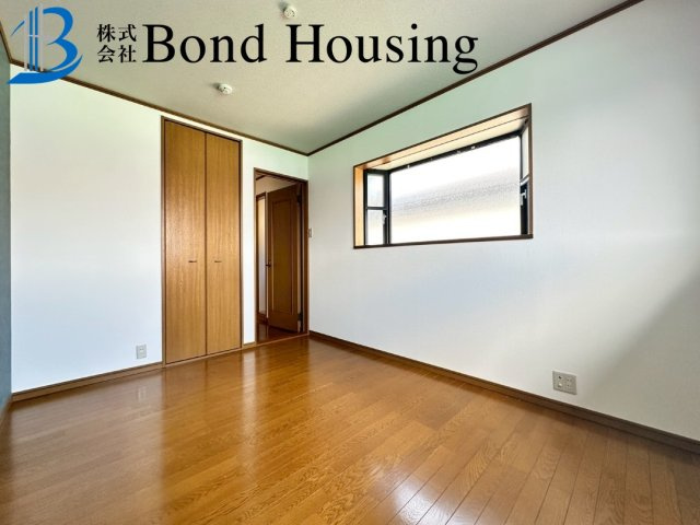 周辺商業施設充実・令和６年１１月リフォ済み　王塚台戸建の洋室