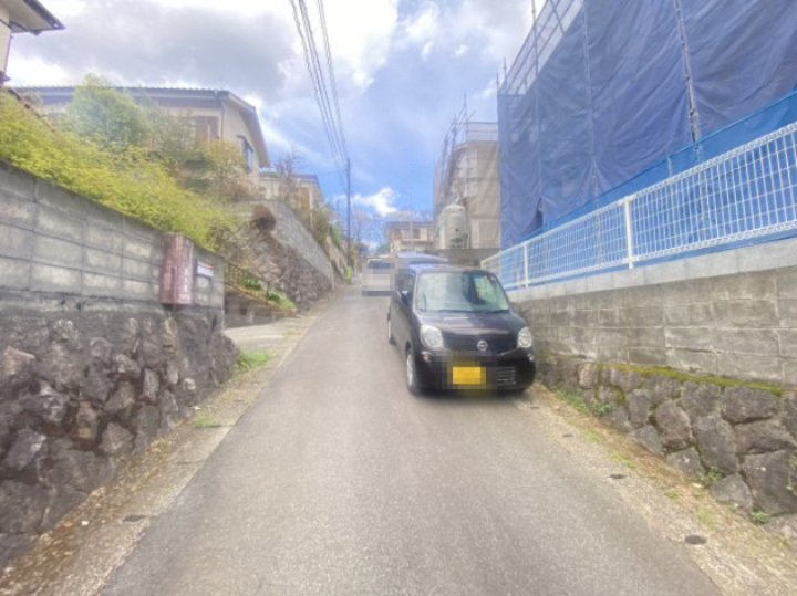 祝　成約済み　八王子市　初沢町　新築戸建ての前面道路含む現地写真|～仲介手数料無料☆八王子ひなた不動産～　八王子市初沢町　新築戸建て