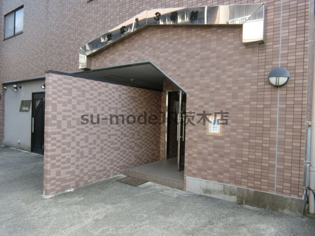 末広13番館のエントランス