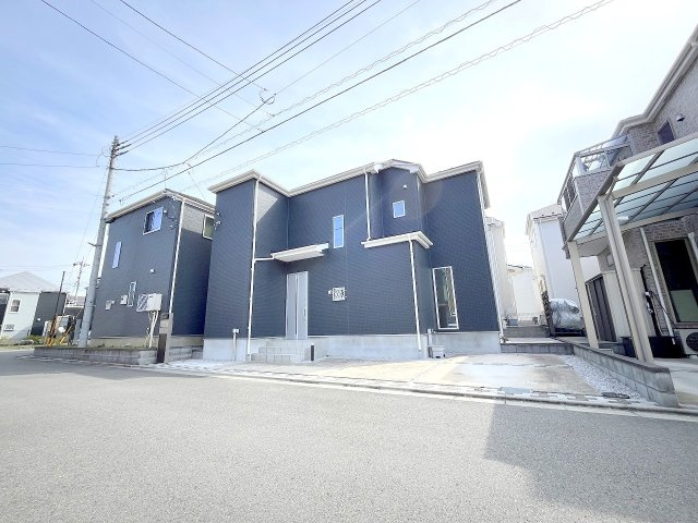 昭島市大神町四丁目　中古戸建の前面道路含む現地写真