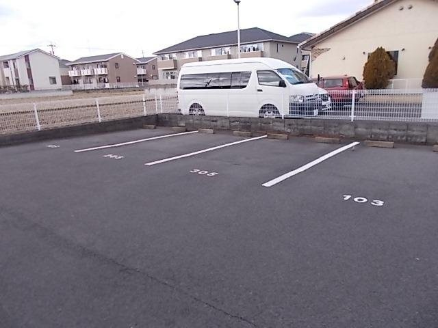 グランデージ堀の駐車場