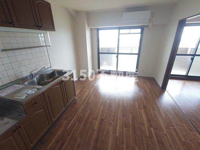 セントラルハイツ野瀬 WESTの居間・リビング