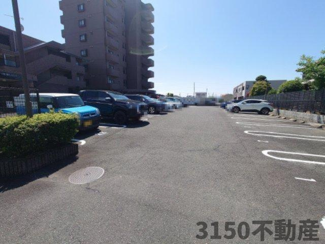 セントラルハイツ野瀬 WESTの駐車場