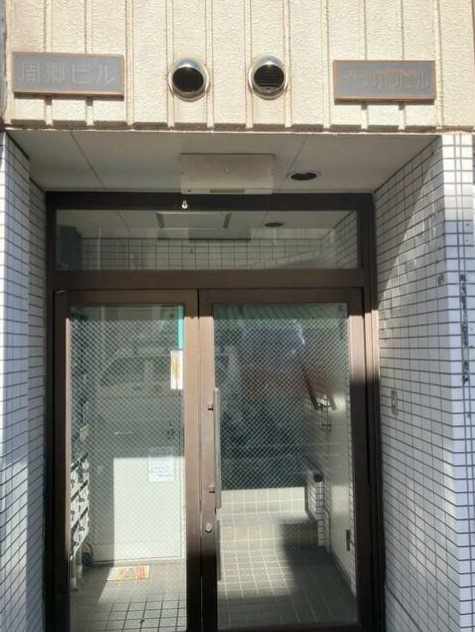 石川ビルのエントランス