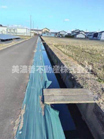 ６４８９０　岐阜市太郎丸土地の前面道路含む現地写真