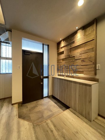 デザイナーズ戸建て　上尾市二ツ宮の玄関