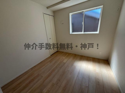 【洋室】 | 神戸市西区玉津町高津橋　新築戸建2号棟　仲介手数料無料！ | 広々とした洋室です