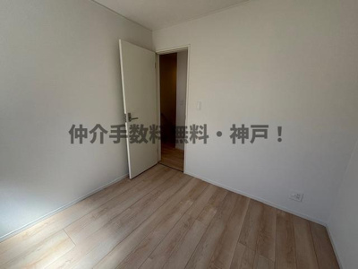 【洋室】 | 神戸市西区玉津町高津橋　新築戸建2号棟　仲介手数料無料！ | 広々とした洋室です