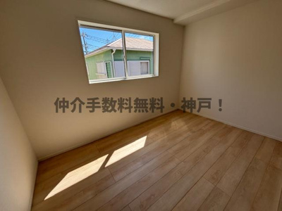 【洋室】 | 神戸市西区玉津町高津橋　新築戸建2号棟　仲介手数料無料！ | ゆったりした洋室です