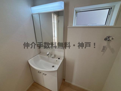 【独立洗面台】 | 神戸市西区玉津町高津橋　新築戸建2号棟　仲介手数料無料！ | 使いやすい独立洗面台です