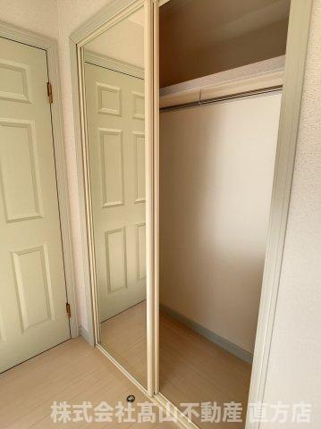 直方市大字感田のアパートの収納