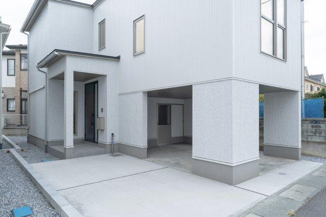 八戸市白銀4丁目の駐車場