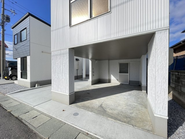 八戸市白銀4丁目の駐車場