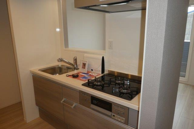 ルナⅦのキッチン|３口ガスコンロ付システムキッチン