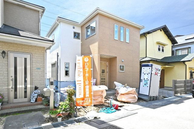 伊丹市荒牧南4丁目新築一戸建て│4LDK+駐車2台可の外観|敷地面積約31坪4LDK、駐車2台可能の限定1邸の新築戸建が登場致しました。
即日のご内覧が可能です。皆様からのご連絡を心よりお待ちしております。