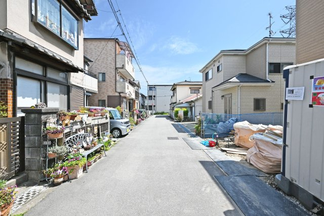 伊丹市荒牧南4丁目新築一戸建て│4LDK+駐車2台可の前面道路含む現地写真|北西側道路幅は約4.6ｍです。