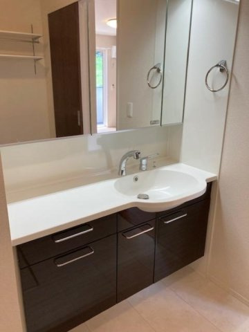 ラベージュの洗面所|ワイド洗面