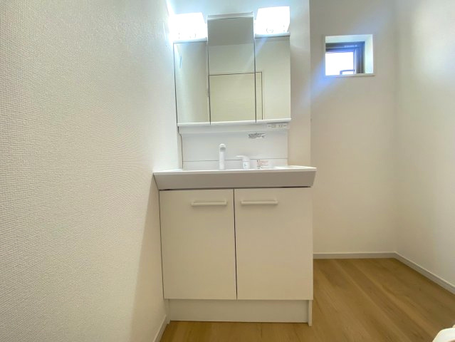 【価格改定】長岡京市奥海印寺太鼓山の独立洗面台|三面鏡の洗面化粧台