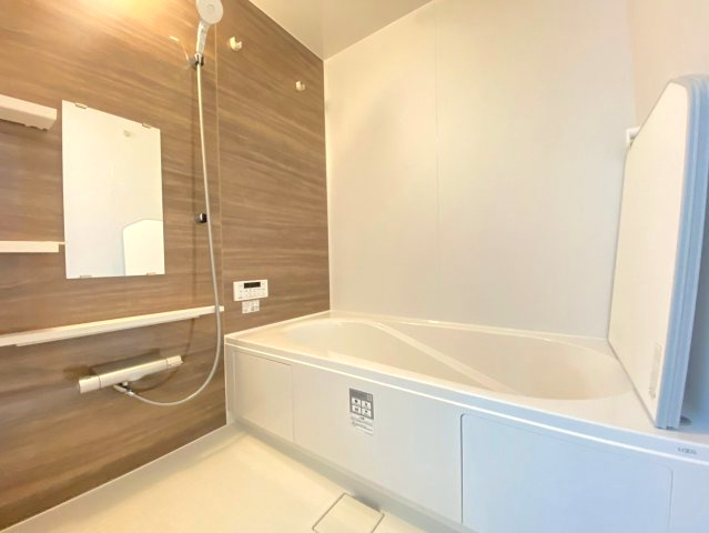 【価格改定】長岡京市奥海印寺太鼓山の浴室|約1坪サイズの浴室
足を伸ばしてくつろげる広さがございます！