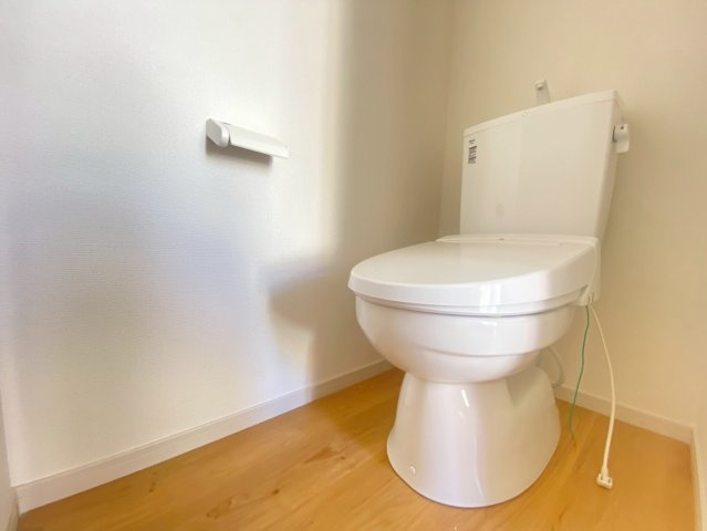 【価格改定】長岡京市奥海印寺太鼓山のトイレ|1階・2階それぞれにトイレを設置し、忙しい朝や来客時も快適に。