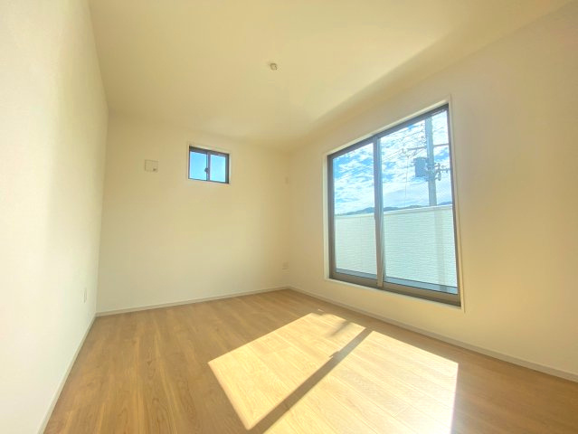 【価格改定】長岡京市奥海印寺太鼓山の洋室|洋室（約6帖）
主寝室におススメの洋室です。