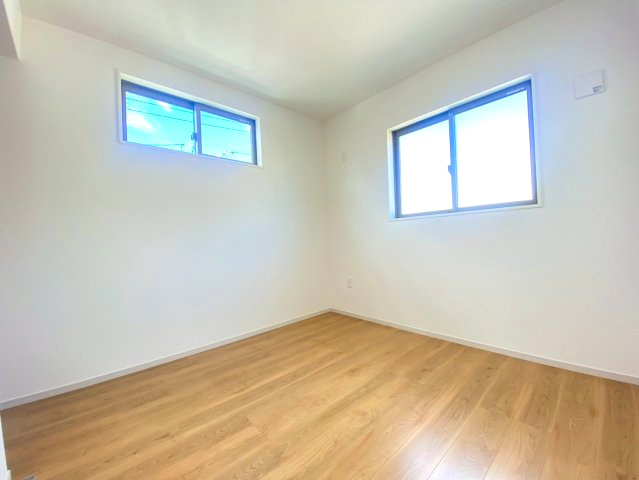 【価格改定】長岡京市奥海印寺太鼓山の洋室|二面採光の明るい洋室です！