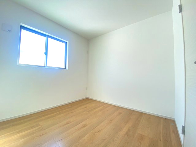 【価格改定】長岡京市奥海印寺太鼓山の洋室|2階には洋室が計4室があり、ご家族それぞれのプライベート空間をしっかり確保されております！