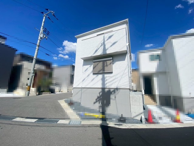 【価格改定】長岡京市奥海印寺太鼓山の外観|清潔感あふれるホワイトの外壁が印象的な外観。