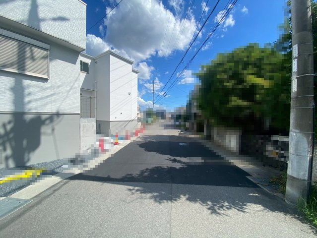 【価格改定】長岡京市奥海印寺太鼓山の前面道路含む現地写真|小学校まで徒歩約11分で、お子様の通学も安心の距離。
子育て世帯に嬉しい立地です。