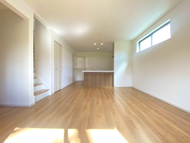 【価格改定】長岡京市奥海印寺太鼓山の居間・リビング|ダイニング・リビングの家具配置もしやすく快適です♪