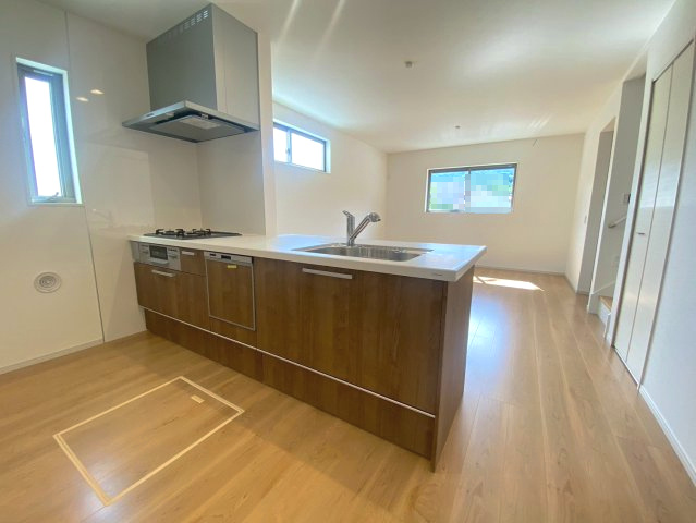 【価格改定】長岡京市奥海印寺太鼓山のキッチン|調理スペースも広々としており、調理も捗ります(^^)/