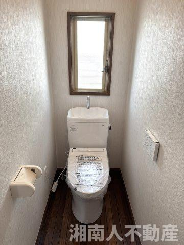 寒川町一之宮２丁目２３０３番戸建てのトイレ|落ち着いた色調のトイレです