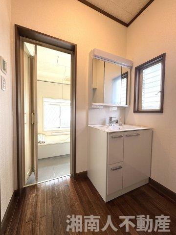 寒川町一之宮２丁目２３０３番戸建ての独立洗面台|独立洗面台です