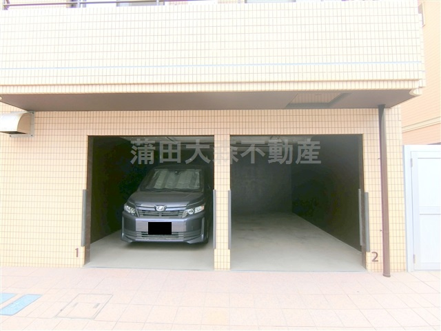 グランバリュー羽田の駐車場