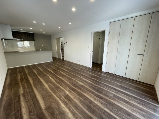 【居間・リビング】 | 【新築分譲住宅】　天童市久野本三丁目　☆A棟☆ | 人気の対面キッチンとリビング収納を取り入れ20帖の大空間に♪家族とのコミュニケーションを大切にしたい方へぴったりの住宅です♪