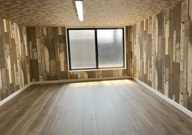 貝塚市東山6丁目戸建の洋室|床下収納スペース