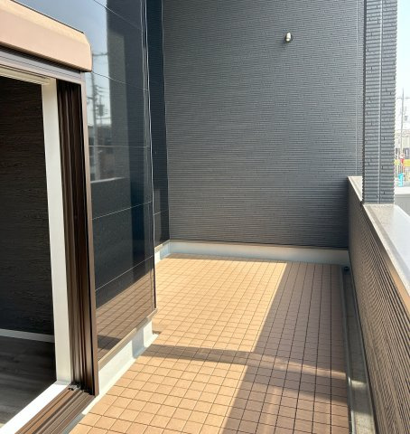 貝塚市東山6丁目戸建のその他|広々としたバルコニー