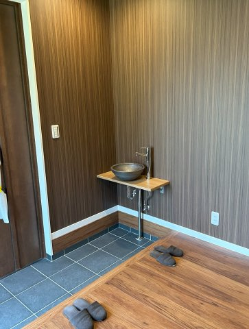 貝塚市東山6丁目戸建のその他|玄関土間スペース　水栓設備ございます！
