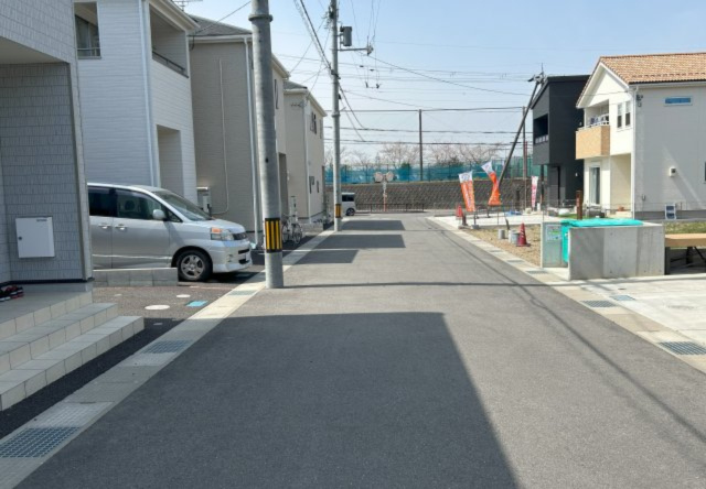 貝塚市東山6丁目戸建の前面道路含む現地写真|前面道路幅員6.0ｍ
