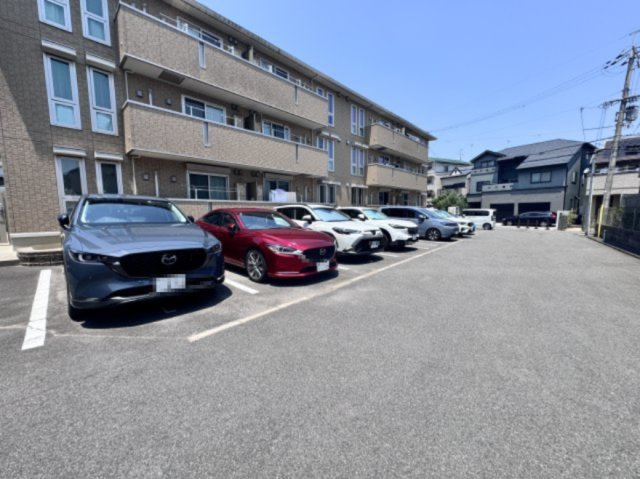ルナパレス神足の駐車場