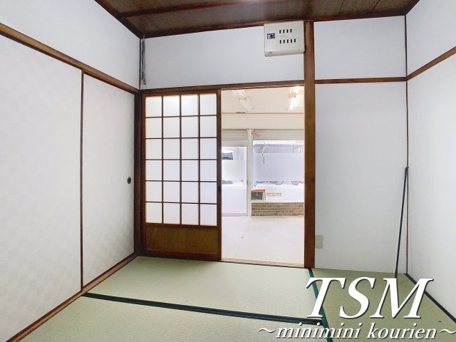 寝屋川市寿町店舗付住宅の居間・リビング