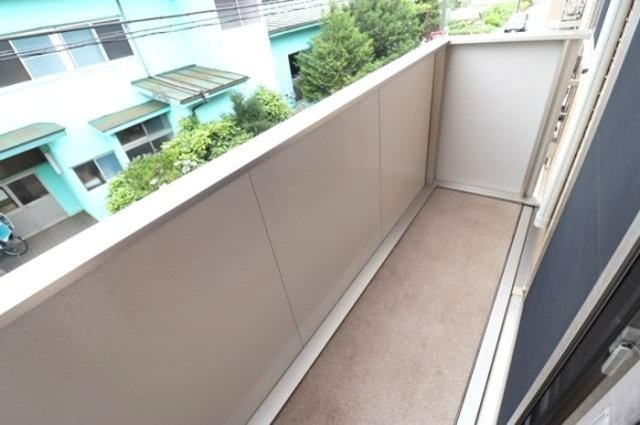 吉野ハイツ　Ⅲ棟のバルコニー