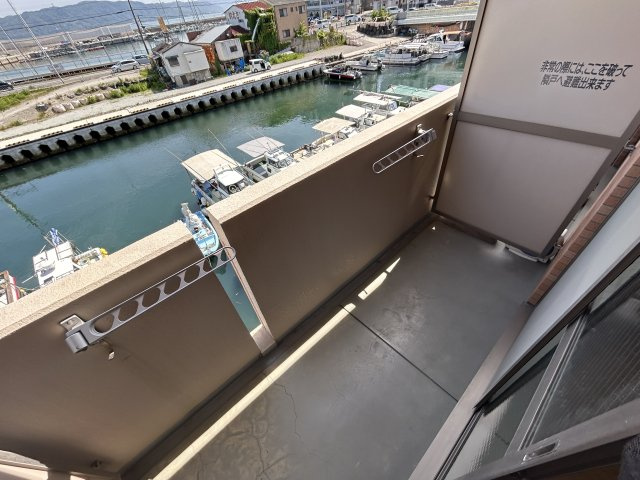ポコアポコ明石鍛冶屋町五番館のバルコニー