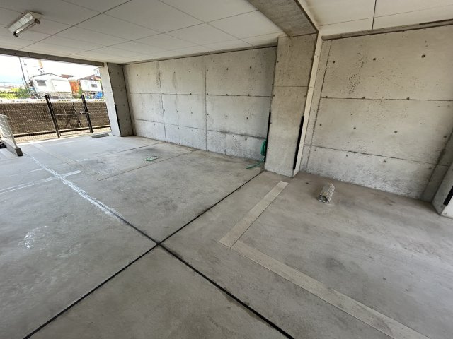 ポコアポコ明石鍛冶屋町五番館の駐車場