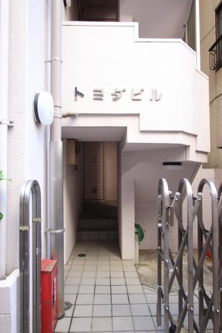 トヨダビルのエントランス