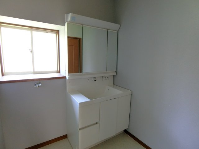 北飯塚貸家の独立洗面台