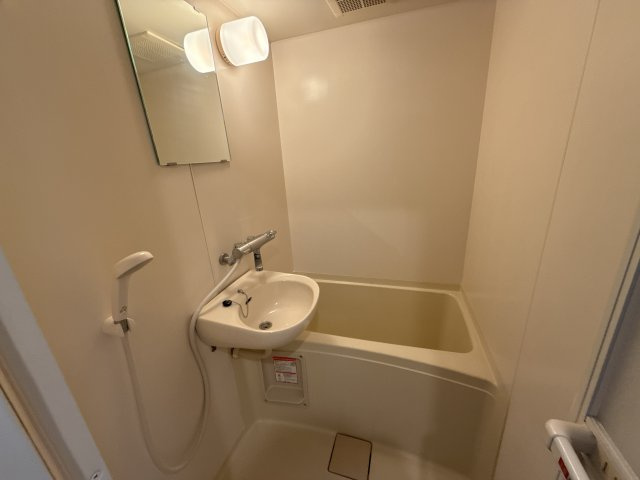 カルム三条町の浴室
