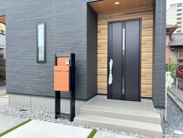 【商談中】新築戸建　大垣市林町　全1区画分譲の玄関|玄関ドアの鍵はディンプルキーと内側はサムターンキーになっており防犯性の高い仕様になっています。