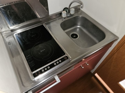 【キッチン】 | レオパレス千代ヶ丸Ａ＆Ａ | 備品や設備仕様は号室等により異なります現地をご確認下さい。