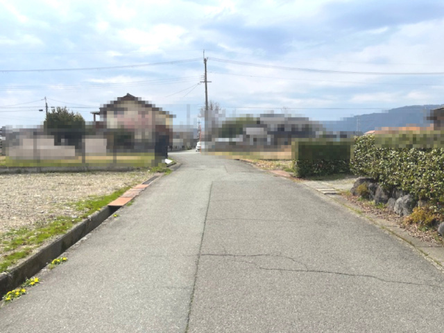 高島市今津町弘川73坪売地の前面道路含む現地写真